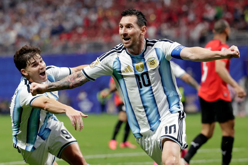 Everybody on the <em>Albiceleste</em> loves Leo.