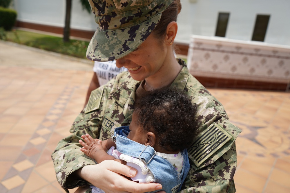 Readiness in Action: Navy Nurse Delivers Healthy Baby Outside Hospital Readiness in Action: Navy Nurse Delivers Healthy Baby Outside Hospital