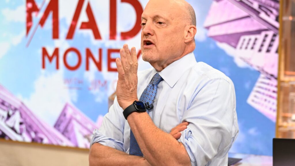 Jim Cramer says these ‘Pavlovian trades’ are the stocks that benefit when oil spikes Jim Cramer says these 'Pavlovian trades' are the stocks that benefit when oil spikes
