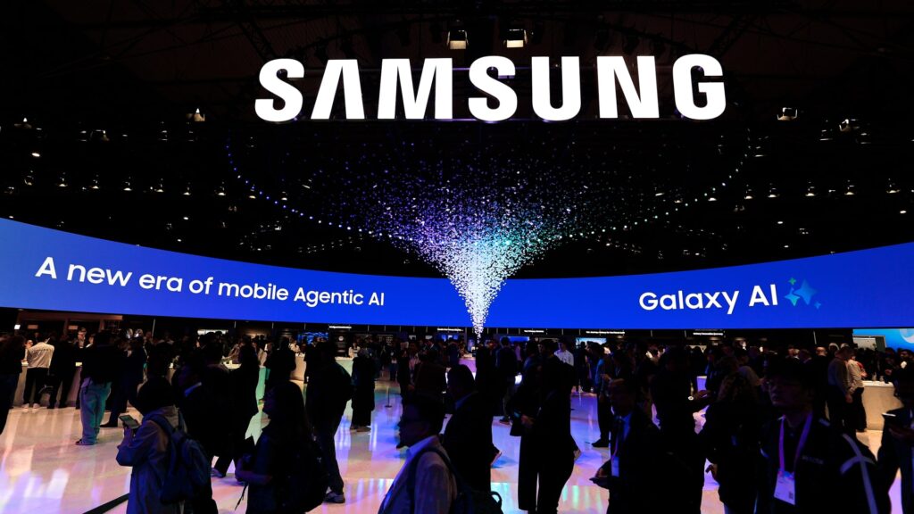 Samsung Electronics shares fall as capex, demand concerns cloud record second Samsung Electronics shares fall as capex, demand concerns cloud record second
