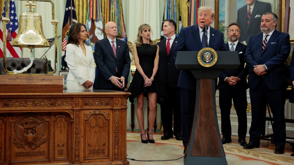 Trump plugs Dell at first-ever White House opening bell, sending shares soaring Trump plugs Dell at first-ever White House opening bell, sending shares soaring