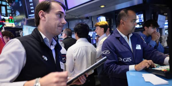 Oil spurs a sell-off, Trump's new tariffs, Intel earnings and more in Morning Squawk