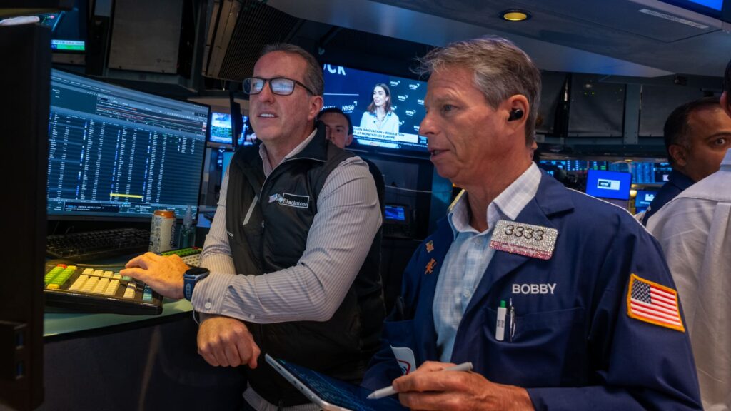 Stock futures slip as major averages head for losing week; Netflix tumbles after earnings: Live updates Stock futures slip as major averages head for losing week; Netflix tumbles after earnings: Live updates