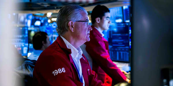 Stocks end lower as oil prices surge on renewed Hormuz tensions, SK Hynix leads chip stock sell-off