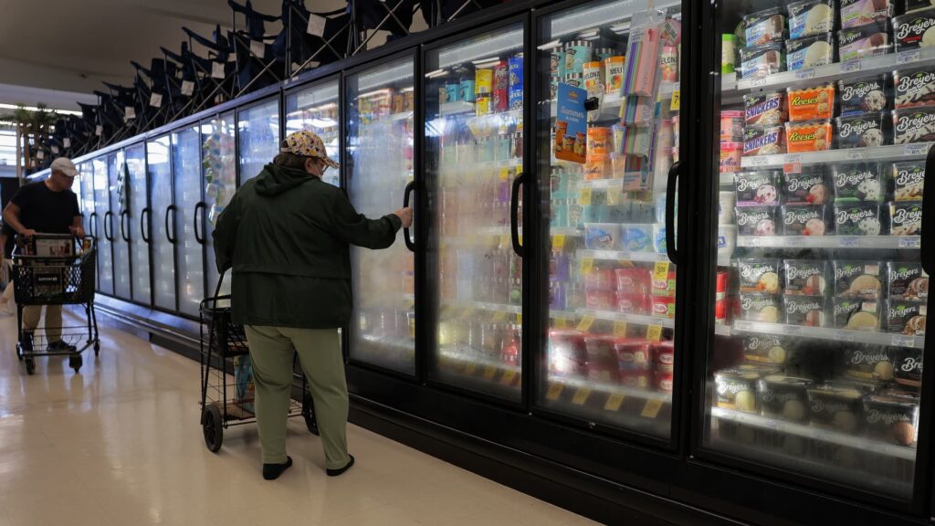 U.S. economy slowed to 1.5% growth rate in Q2; June core inflation at 3.3% U.S. economy slowed to 1.5% growth rate in Q2; June core inflation at 3.3%
