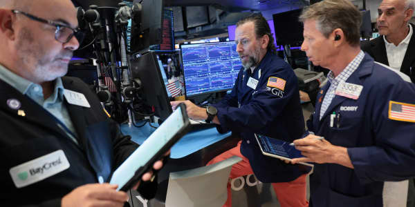 S&P 500 closes little changed Friday as Iran fears and chip sell-off weigh down market: Live updates