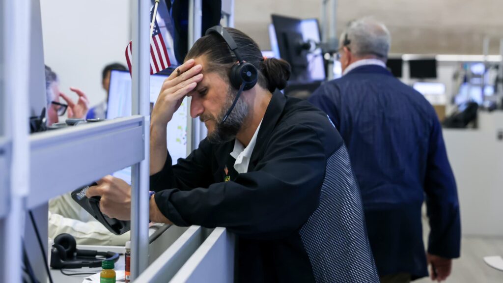 Analysis: Fed Chairman Warsh's credibility in question after leaving interest rates unchanged
