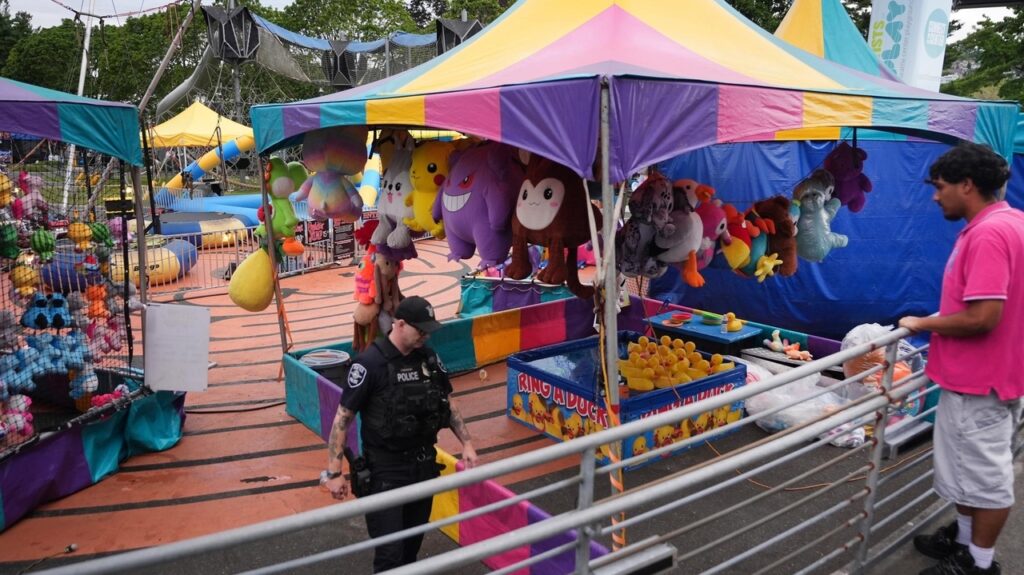 Shooting at a Seattle food festival leaves 2 dead and wounds 5, fire official says Shooting at a Seattle food festival leaves 2 dead and wounds 5, fire official says