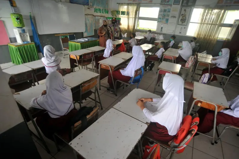 Indonesia restricts gadget use during learning activities Indonesia restricts gadget use during learning activities