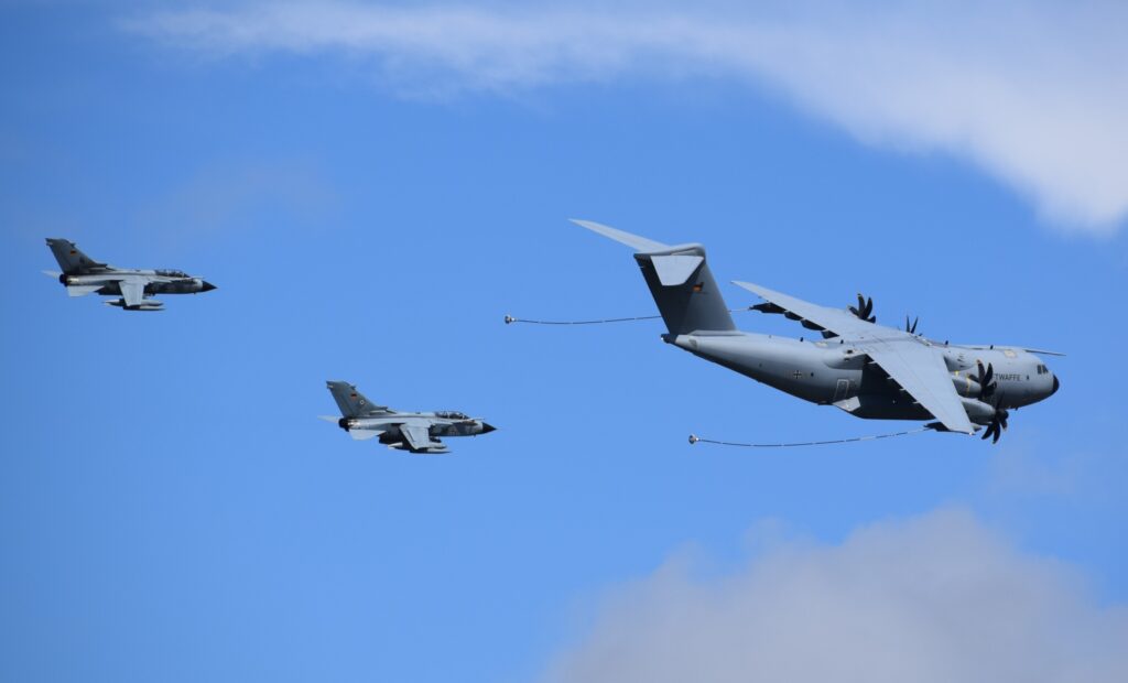 How do pilots plan their flying displays at airshows? How do pilots plan their flying displays at airshows?