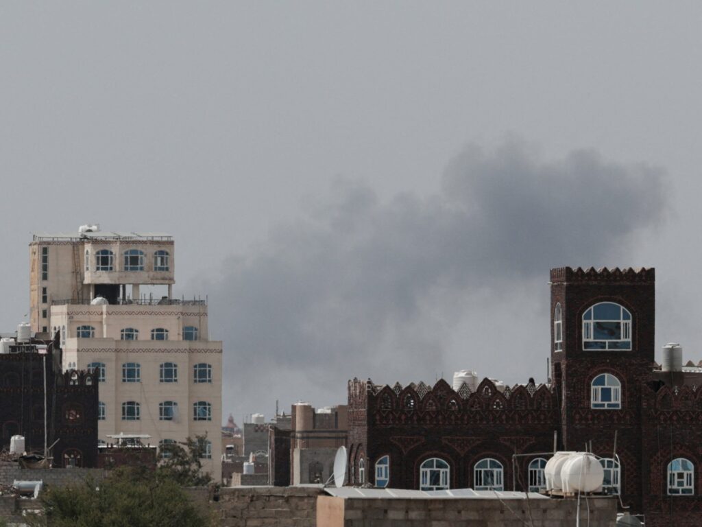 Tension rising as Yemen gov’t attacks Sanaa airport, Houthis fire missiles Tension rising as Yemen gov’t attacks Sanaa airport, Houthis fire missiles