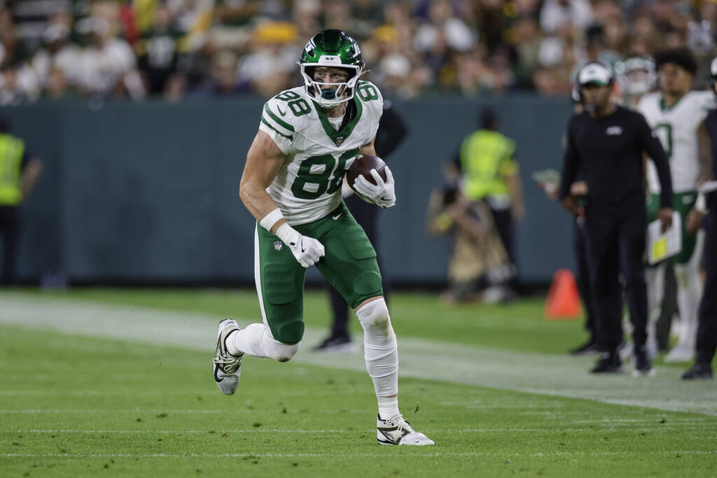 Raiders add tight end, waive injured running back Raiders add tight end, waive injured running back