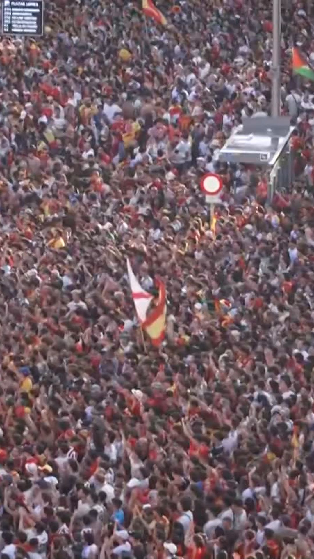 22822969 - CLN Spain parade cln thumb.jpg