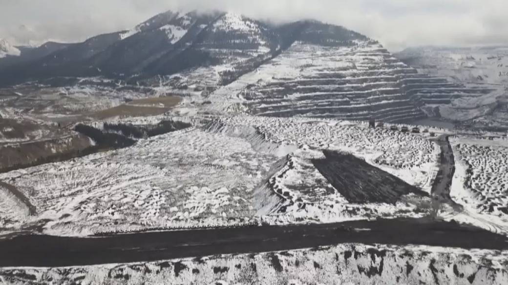 Click to play video: 'Alberta country music star Corb Lund submits anti-coal referendum petition'