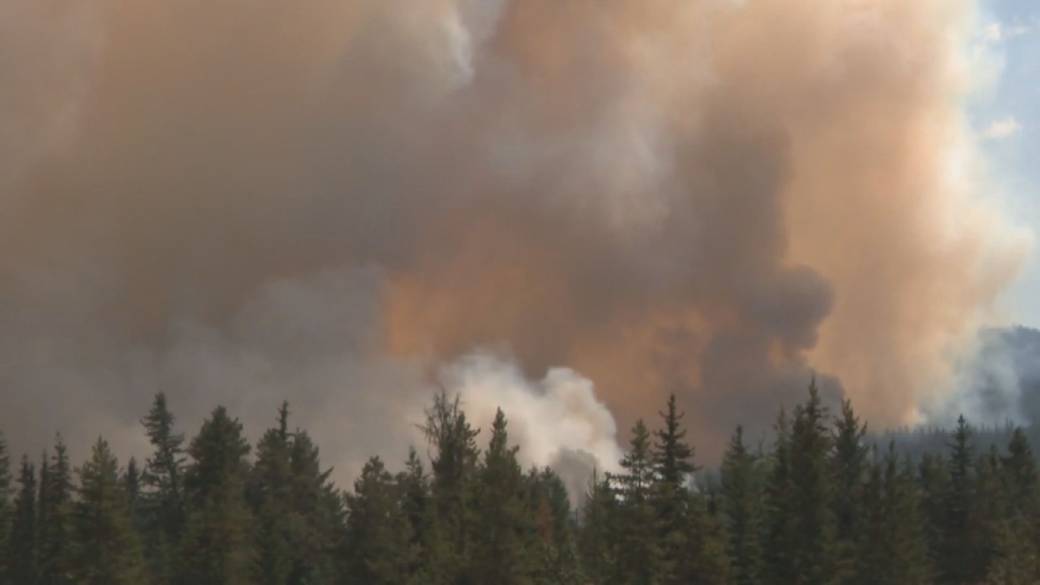 Click to play video: 'Ontario wildfires: Doug Ford criticized for emergency preparedness'