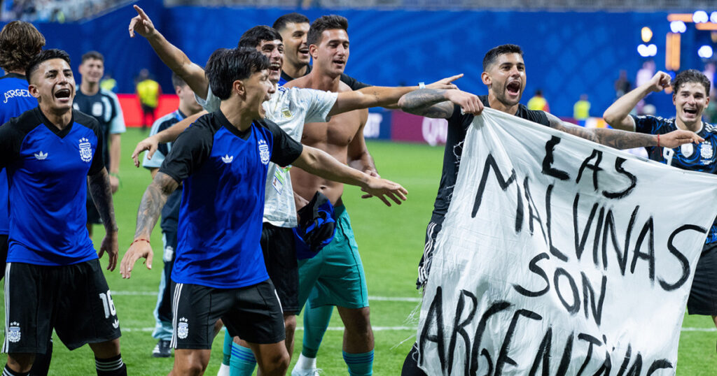 U.K. urges FIFA to investigate Argentina after players brandish Falklands banner at World Cup U.K. urges FIFA to investigate Argentina after players brandish Falklands banner at World Cup