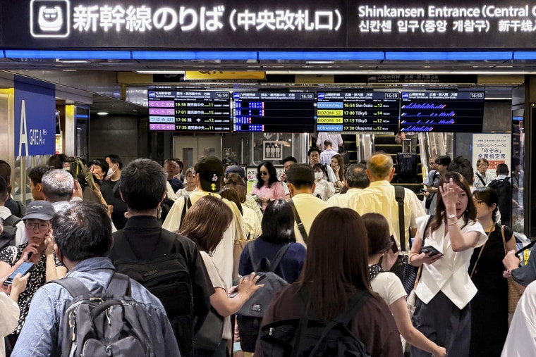 Strong quake jolts southwestern Japan