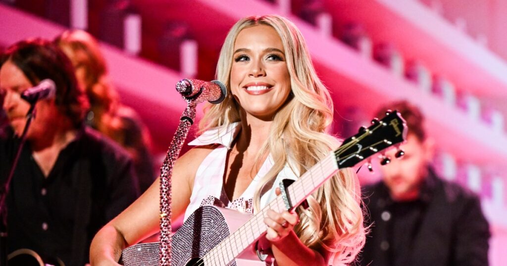 Megan Moroney tearfully cancels Denver show mid