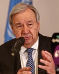 António Guterres speaking into a microphone