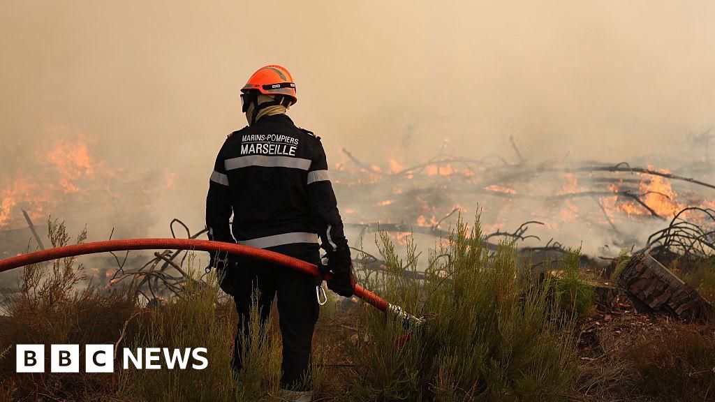 Firefighters battle France wildfire as tens of thousands evacuated near Bordeaux Firefighters battle France wildfire as tens of thousands evacuated near Bordeaux