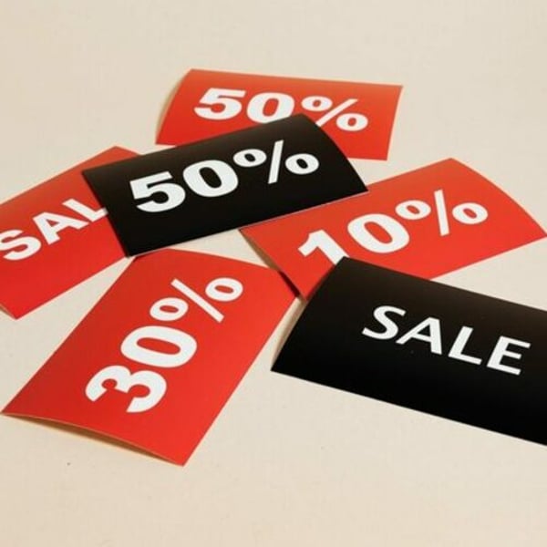 UK retail sales buoyant in clearance month, football jerseys and swim trunks strong UK retail sales buoyant in clearance month, football jerseys and swim trunks strong
