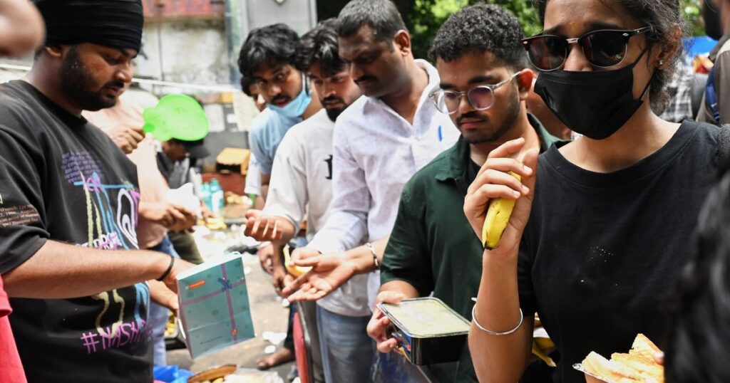 Supporters across India send food via delivery apps to sustain the 'Cockroach' protest