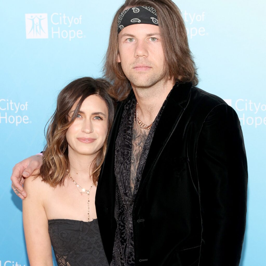 Caleb Shomo, Wife Fleur Shomo File for Divorce 2 Months After He Came Out as Gay Caleb Shomo, Wife Fleur Shomo File for Divorce 2 Months After He Came Out as Gay