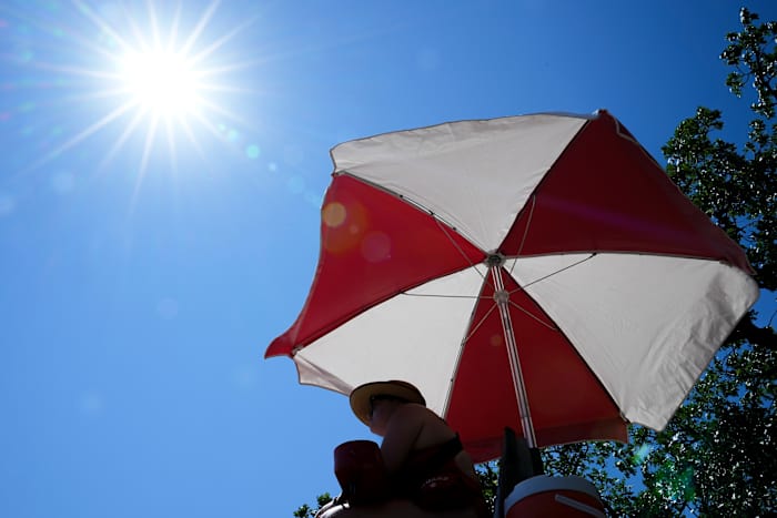 Sweltering heat wave grips central and southern US for a second straight day Sweltering heat wave grips central and southern US for a second straight day