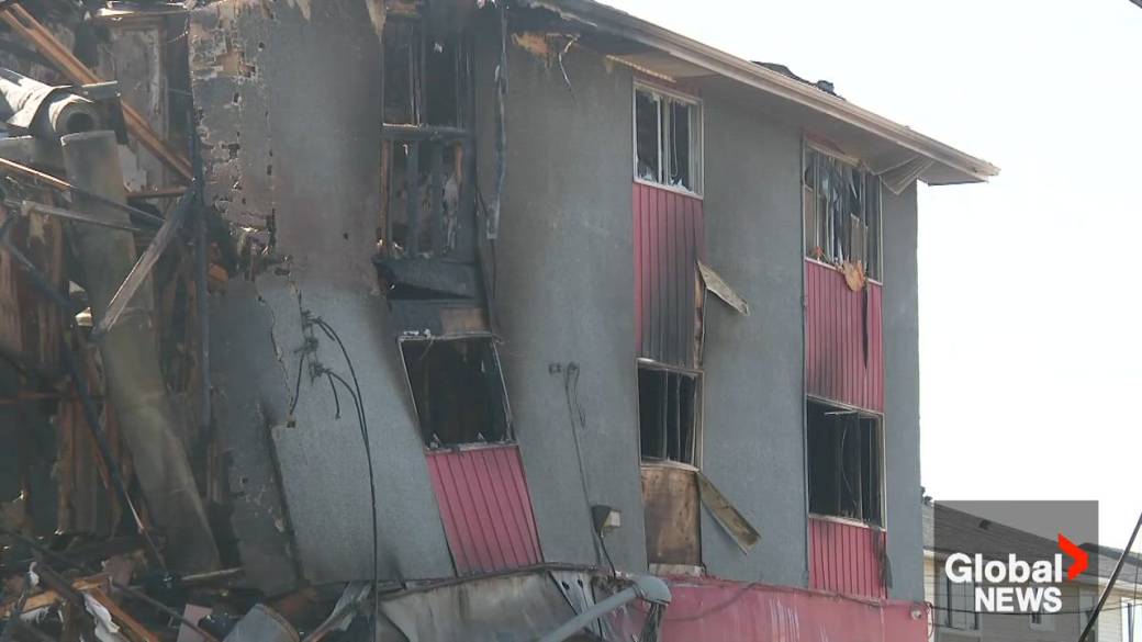 Click to play video: '1 dead after vehicle hits Edmonton building, causing explosion and massive fire'