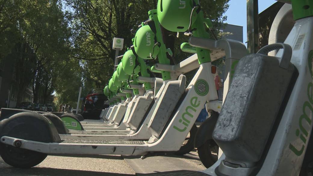 Click to play video: 'VPD warns about e-scooters after two more collisions, one fatal'
