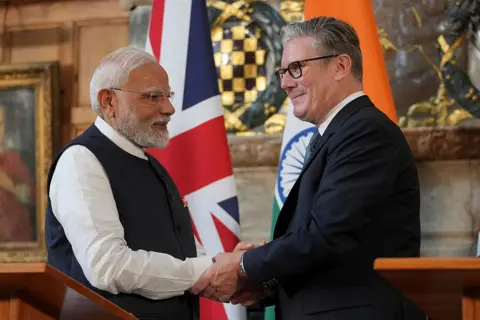 Getty Images India's Prime Minister Narendra Modi and Britain's Prime Minister Keir Starmer shake hands after signing the free trade agreement in July 2025 in Aylesbury, England.
