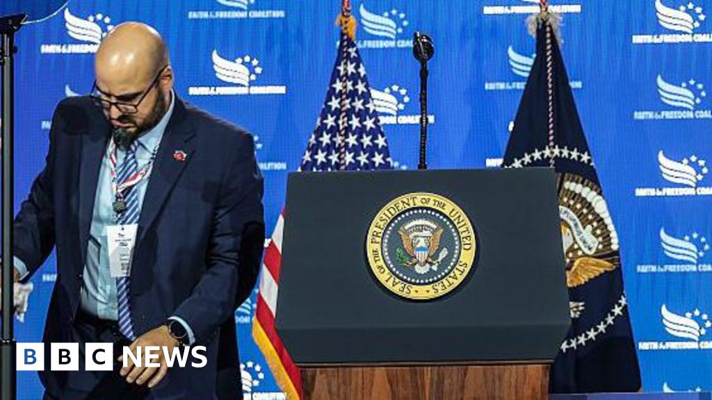 White House teleprompter operator accused of making $100k off Trump speech bets White House teleprompter operator accused of making $100k off Trump speech bets