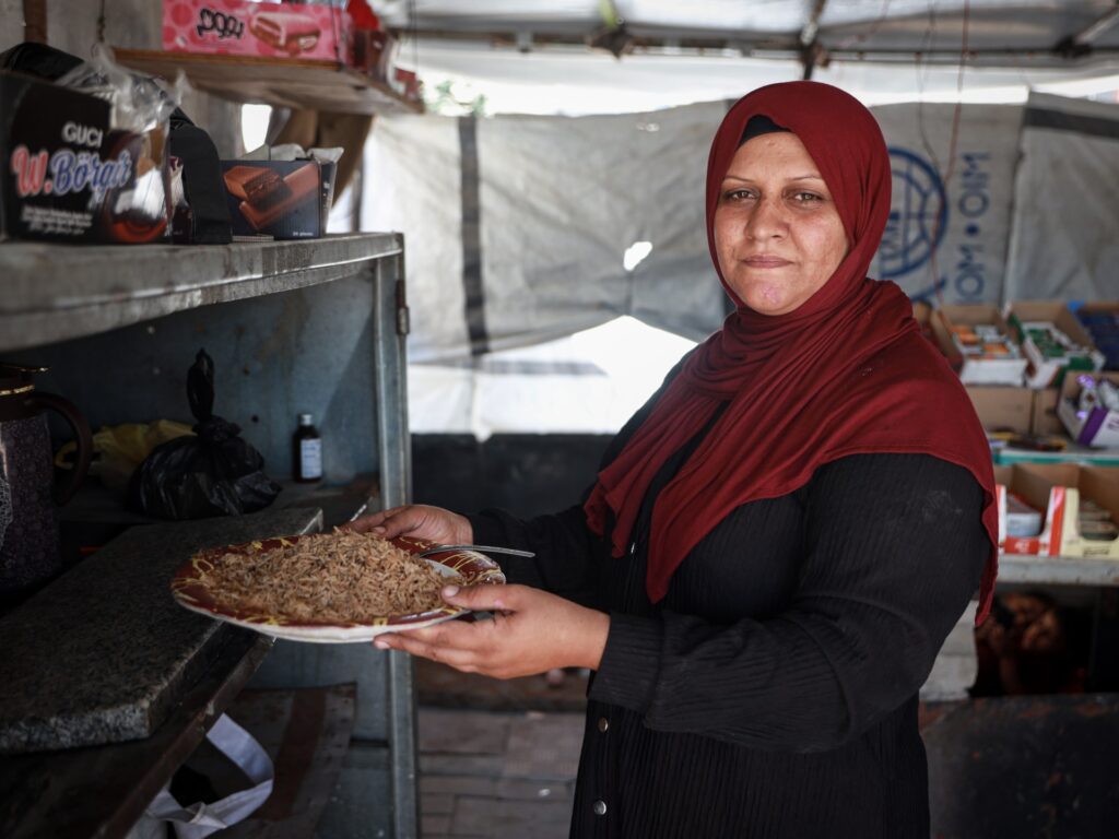 Life without refrigerators: Gaza residents fight heat and food spoilage Life without refrigerators: Gaza residents fight heat and food spoilage