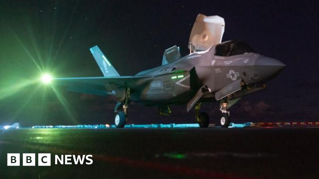 Trump says US strikes hit Iran in ‘honour’ of American soldiers killed Trump says US strikes hit Iran in 'honour' of American soldiers killed