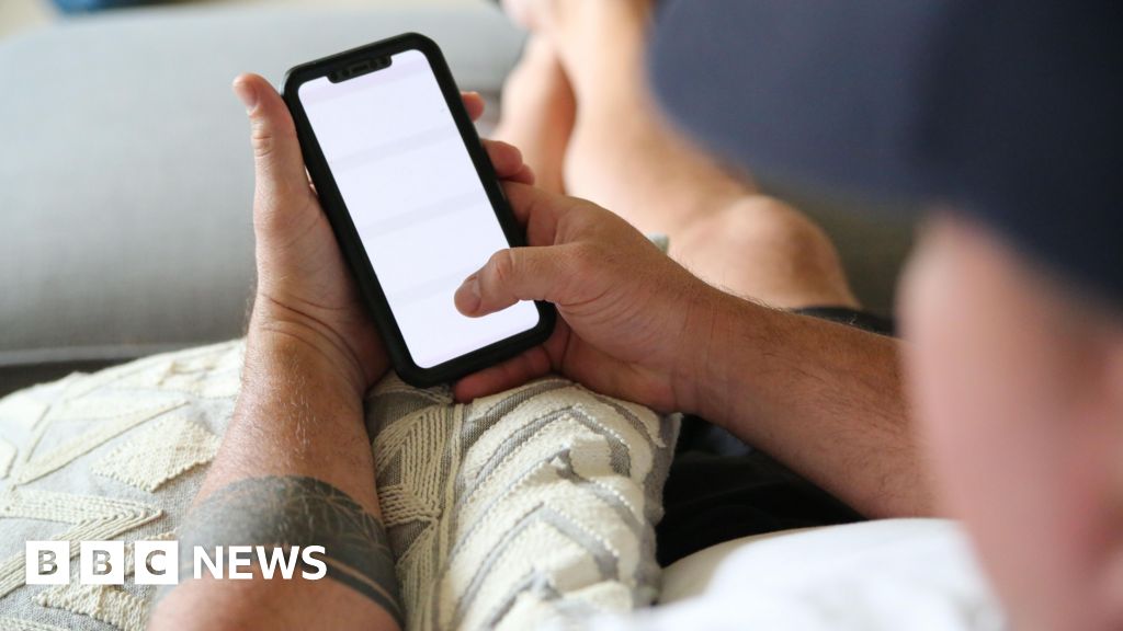Telstra outage: Trains and emergency calls in Australia affected by telecoms outage Telstra outage: Trains and emergency calls in Australia affected by telecoms outage