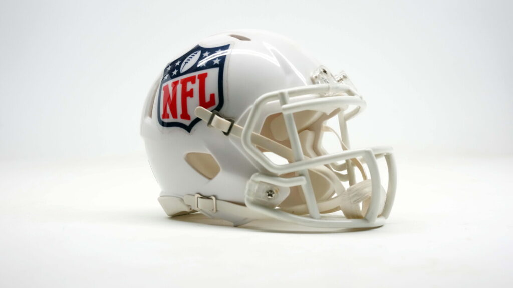 New study finds NFL players nearly four times more likely to die of neurodegenerative disease New study finds NFL players nearly four times more likely to die of neurodegenerative disease