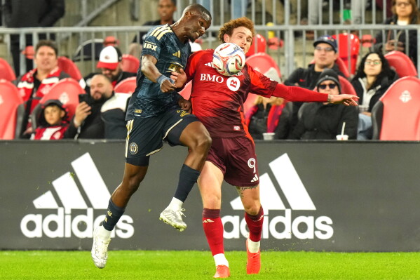 Toronto FC's Josh Sargent, right, battles for the ball with Philadelphia Union's Olwethu Makhanya (29) during the first half of an MLS soccer game in Toronto, April 22, 2026. (Chris Young/The Canadian Press via AP, File)