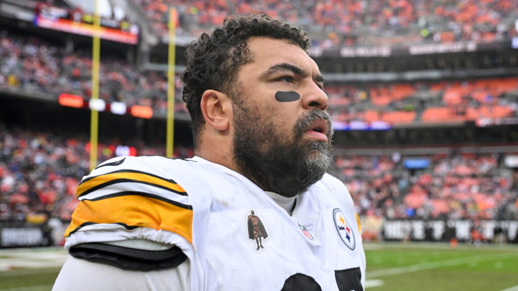 At age 36, Cam Heyward led the NFL in snaps at defensive tackle At age 36, Cam Heyward led the NFL in snaps at defensive tackle