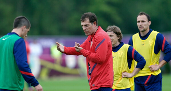 The then-Croatia's head coach Slaven Bilic talks to his players during a training session of Croatia at the Euro 2012 soccer championship in Warka, Poland, Tuesday, June 5, 2012. (AP Photo/Darko Bandic, File)