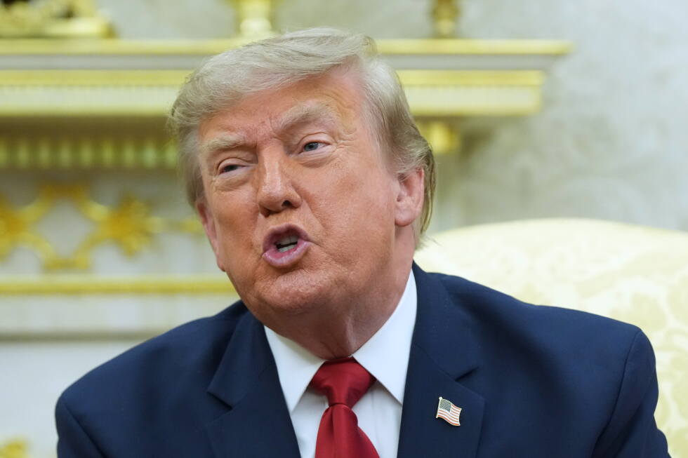 Trump: ICE should continue traffic stops after recent shootings, seeming to contradict new policy Trump: ICE should continue traffic stops after recent shootings, seeming to contradict new policy