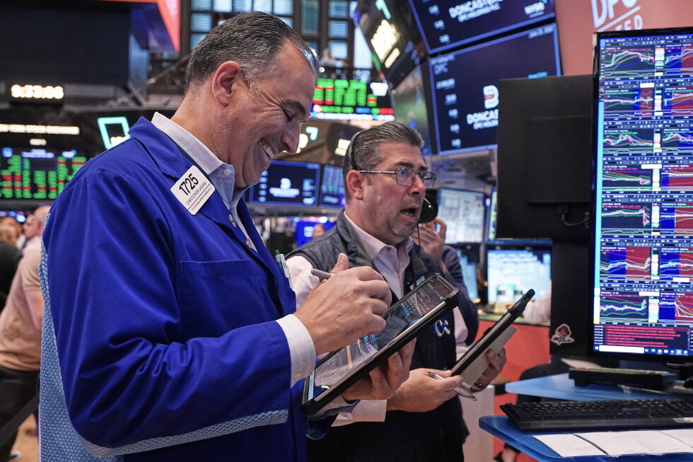 US stocks rise within 0.5% of their record, even as oil prices keep climbing US stocks rise within 0.5% of their record, even as oil prices keep climbing