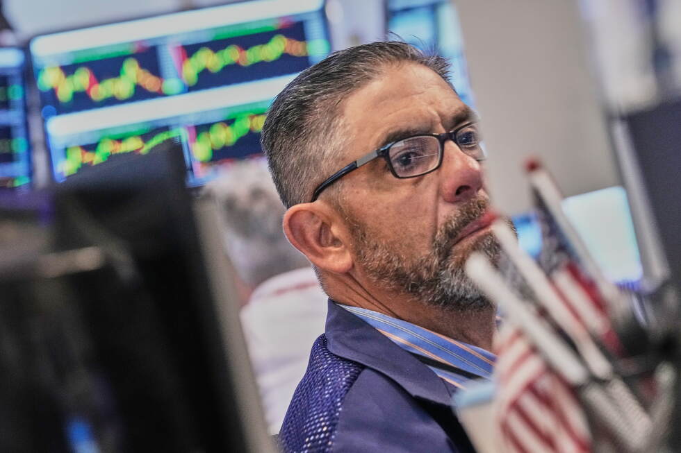 Slumping AI stocks drag down markets around the world Slumping AI stocks drag down markets around the world