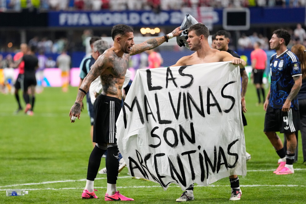 UK urges FIFA to investigate Argentina over Falklands banner at World Cup UK urges FIFA to investigate Argentina over Falklands banner at World Cup