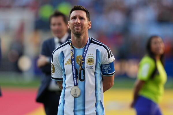 Argentina's Lionel Messi (10) cries at the end of the World Cup final soccer match between Spain and Argentina in East Rutherford, N.J., near New York, Sunday, July 19, 2026. (AP Photo/Stephanie Scarbrough)
