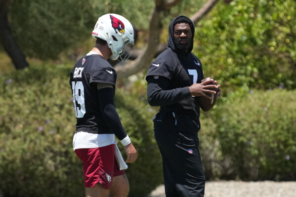 Arizona Cardinals quarterback Jacoby Brissett talks to quarterback Carson Beck (19) during the NFL football team's practice, Tuesday, June 9, 2026, in Tempe, Ariz. (AP Photo/Rick Scuteri)