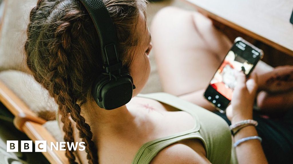 YouTube still recommending eating disorder videos, researchers claim YouTube still recommending eating disorder videos, researchers claim