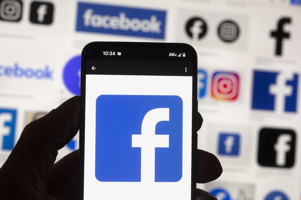Facebook and Instagram users reporting some outages, say internet watchdogs Facebook and Instagram users reporting some outages, say internet watchdogs