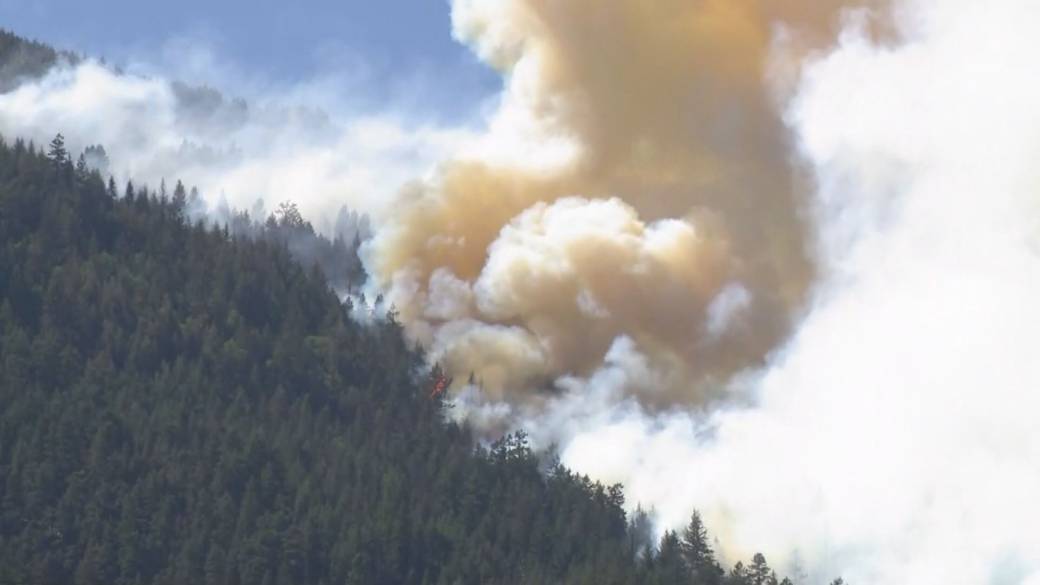 Click to play video: 'Brunswick wildfire complex threatens Boston Bar'