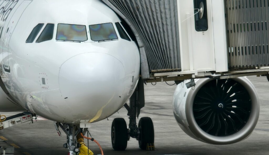 Over 1,612 flights delayed today, 433 canceled as travel disruptions impact U.S. airports