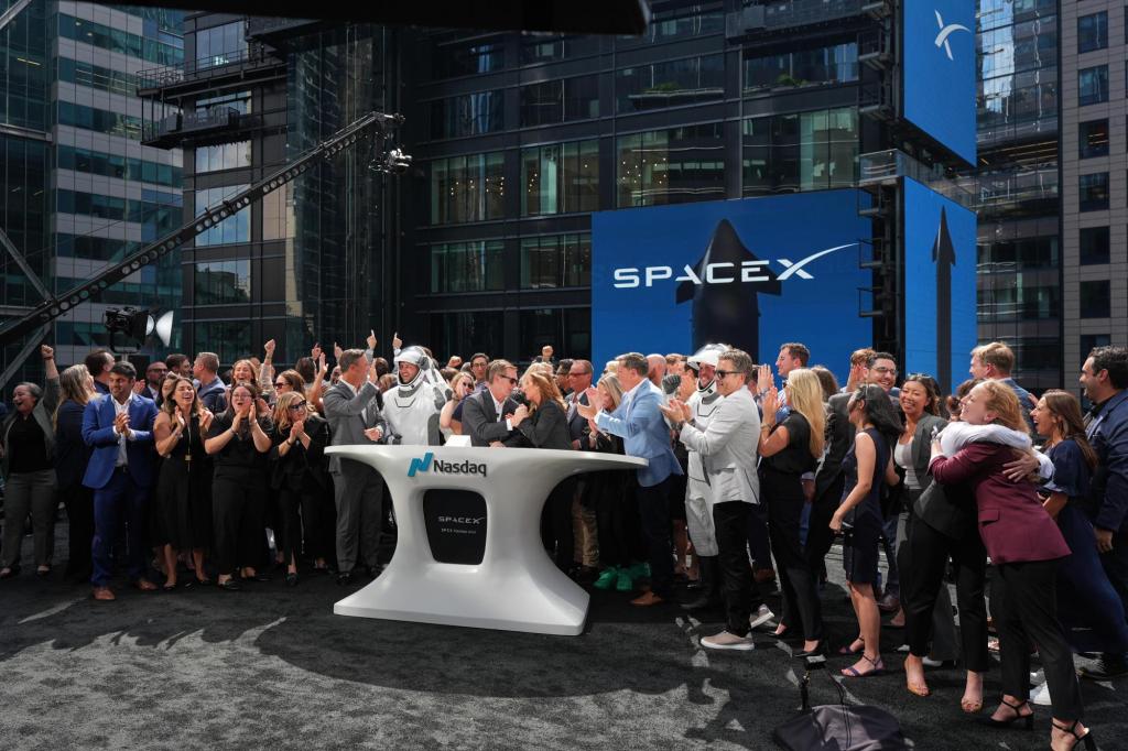 Wall Street banks are sky-high about SpaceX, but investors remain cautious Wall Street banks are sky-high about SpaceX, but investors remain cautious
